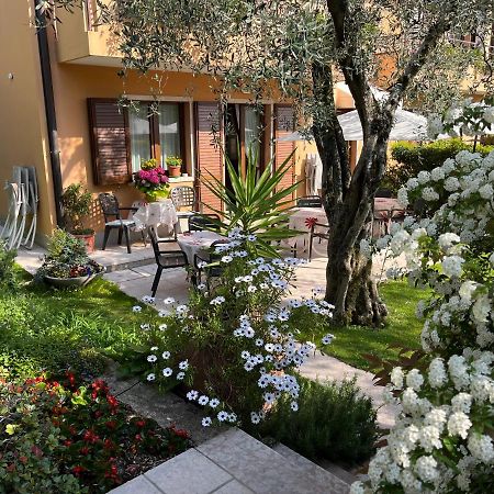 Hotel Villa Nadia Малчезине Екстериор снимка