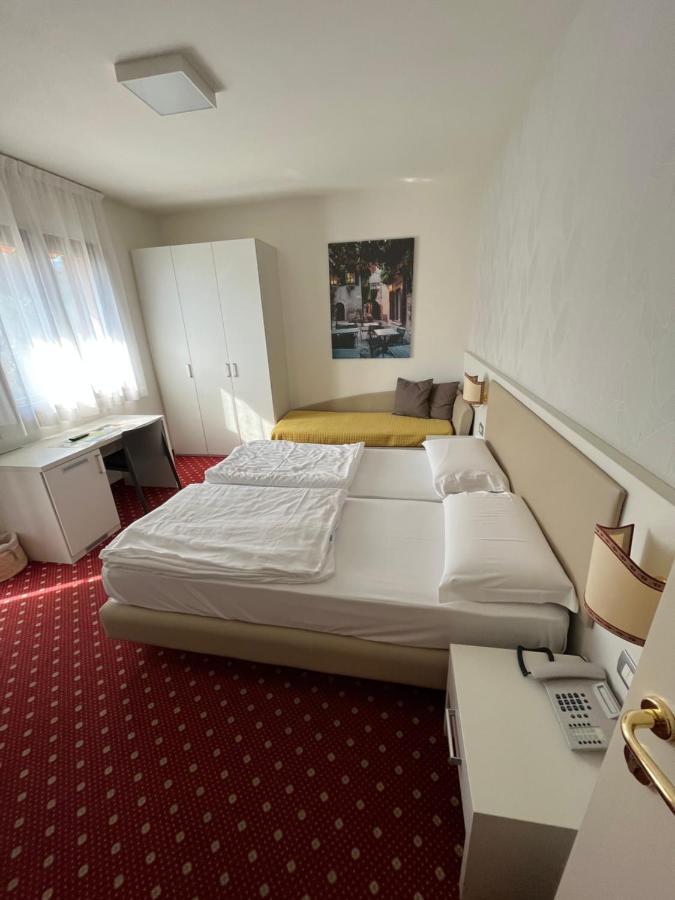 Hotel Villa Nadia Малчезине Екстериор снимка