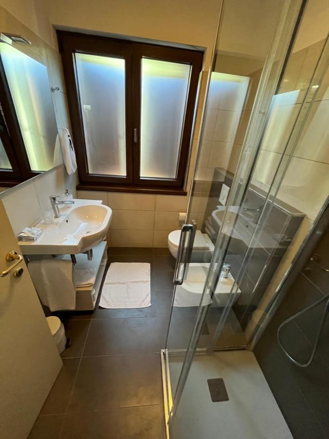 Hotel Villa Nadia Малчезине Екстериор снимка