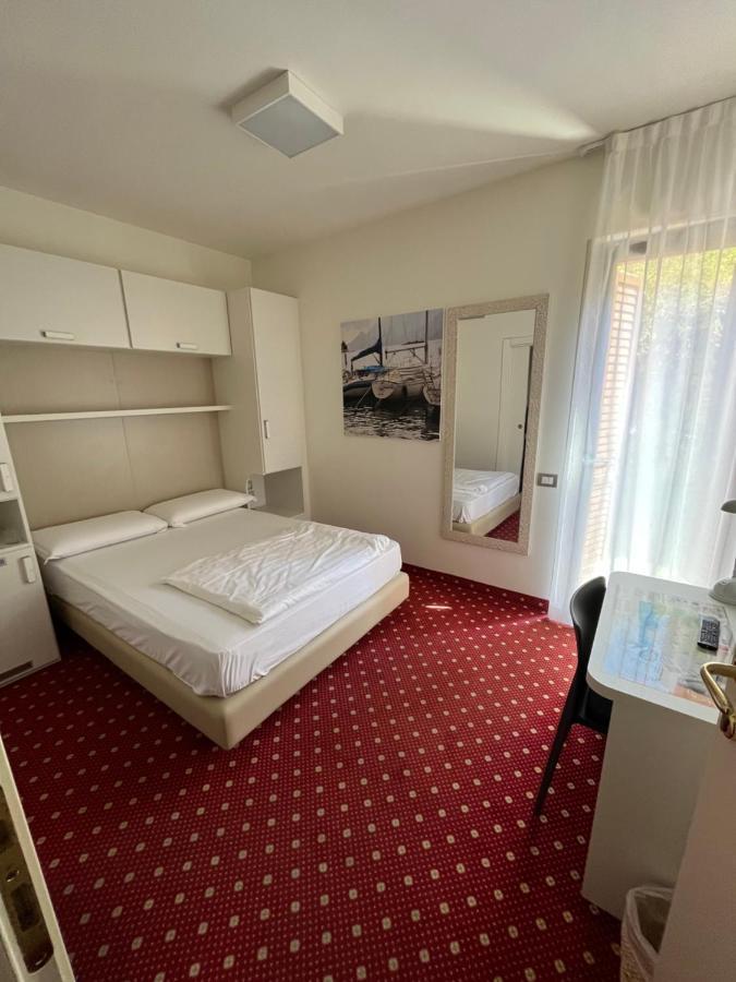 Hotel Villa Nadia Малчезине Екстериор снимка