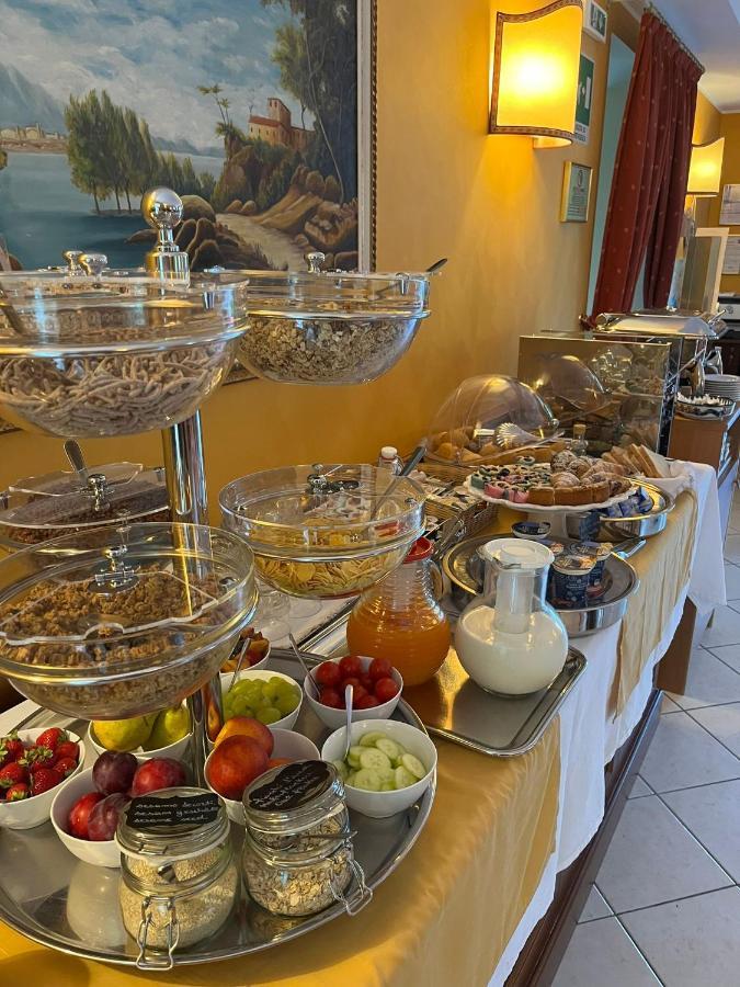 Hotel Villa Nadia Малчезине Екстериор снимка